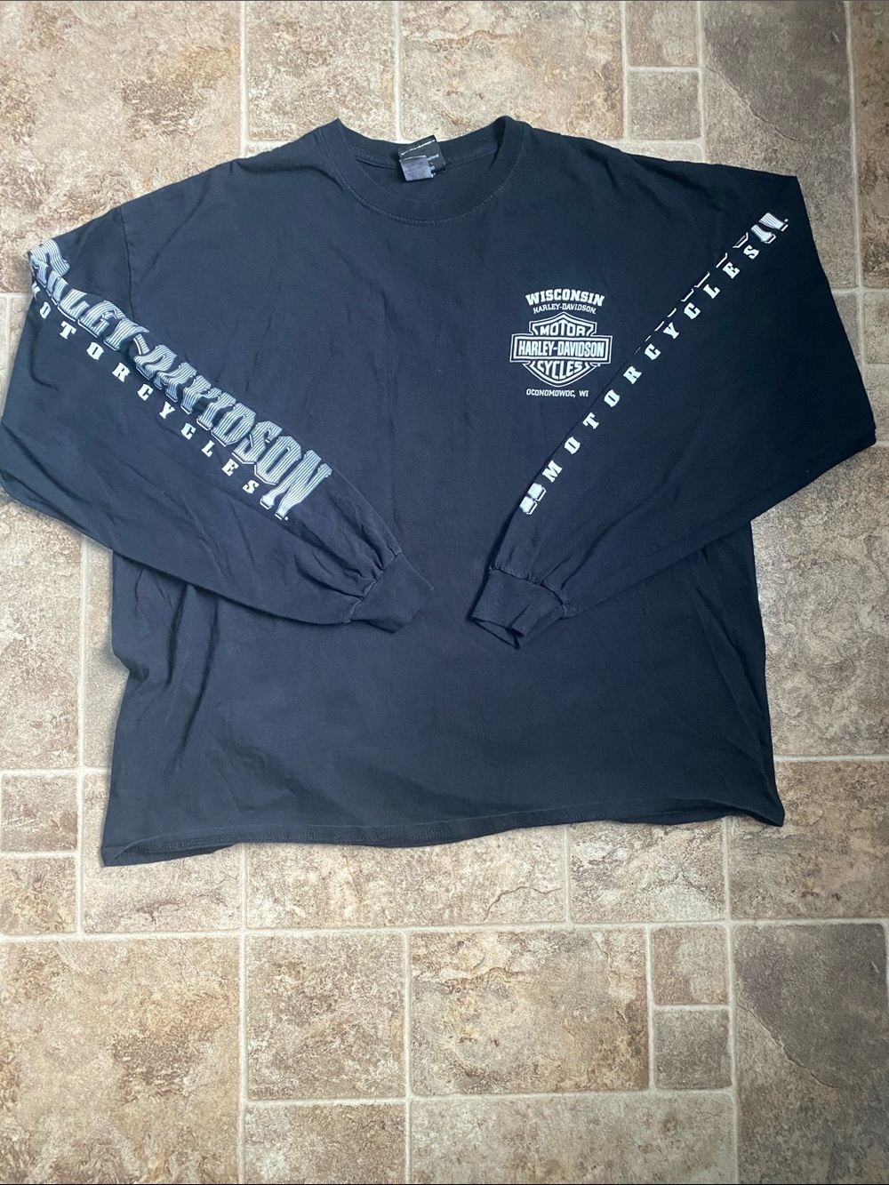 Harley Davidson Oconomowoc, WI Long Sleeve Skull Graphic Biker T-Shirt